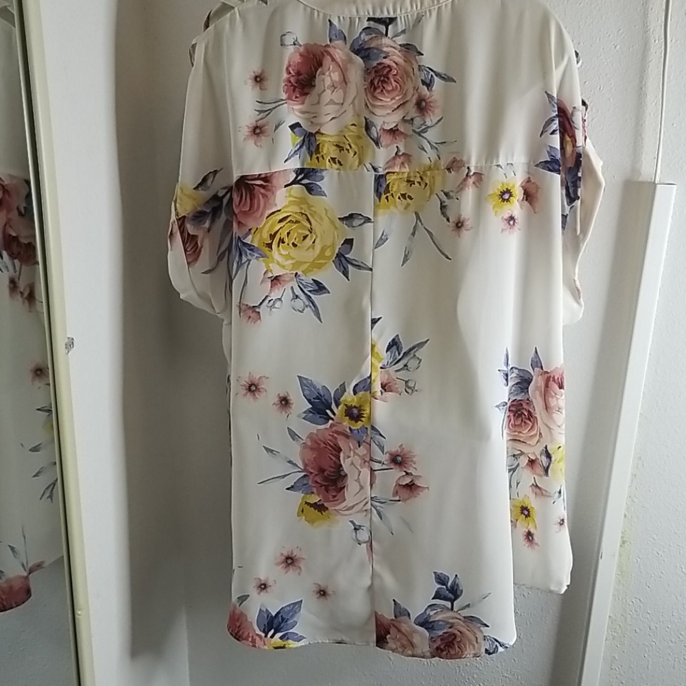 Floral plus size blouse - Picture 6 of 10